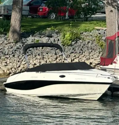 Rinker Captiva 232 1996 Bateau fiable et solide, prêt à naviguer. Je l’ai depuis 2 saisons et je che...
