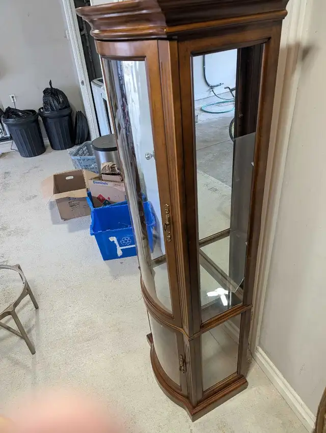 Curio cabinet  in Hutches & Display Cabinets in London - Image 2