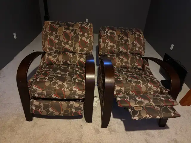 twin bed: frame + mattress, foldable sofas, nice shelves in Beds & Mattresses in Kingston - Image 4