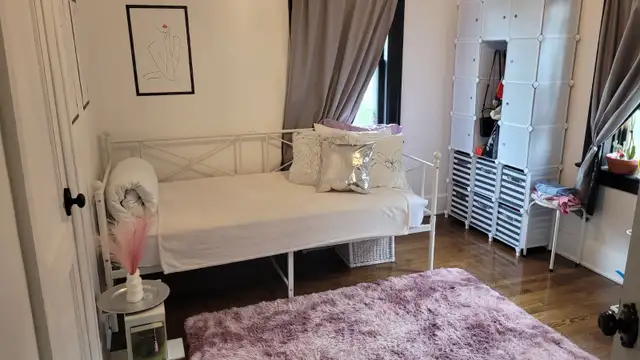 ★ Private room available April 1 in Walkerville/Riverside ★