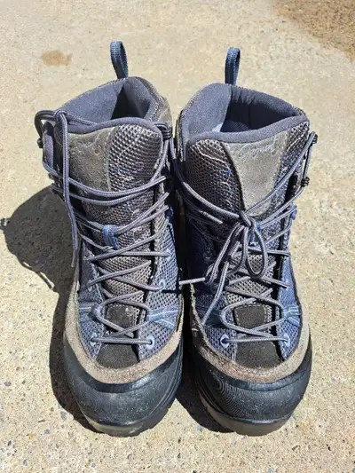 Soulier randonnée pour femme, comme neuf, View more