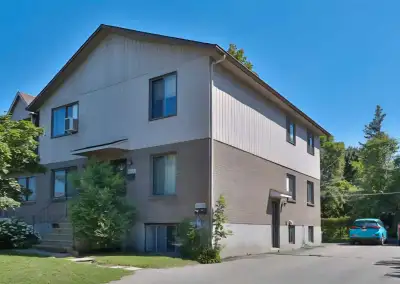 5 et demi à louer à Pierrefonds (Roxboro) Occupation pour le 1er juillet pour 1750$ Très beau logeme...