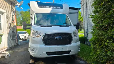 Class B+ marque Thor model Gemini 2023 tres propre economique 15 litres au 100 kilometres suspension...