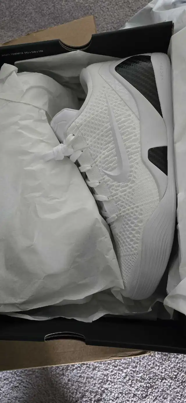 Kobe 9 Elite Low Protro Halo NEW sz 12 shoe in Men's Shoes in Markham / York Region - Image 2