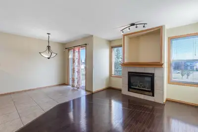 bright & cozy 2 beds suite w garage close to park school shops