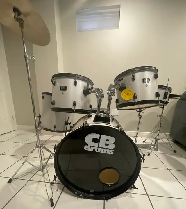 CB Drums Set in pearl white with black trim in Drums & Percussion in Mississauga / Peel Region - Image 3