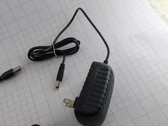 BELKIN 4 Port USB Powered Hub in Cables & Connectors in Hamilton - Image 5