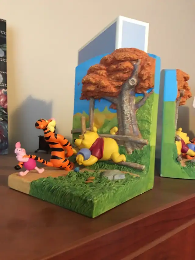 Winnie the Pooh twin bedroom accessories 