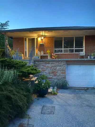 Clean & quiet basement apartment with windows in every room. Shared laundry, wc and kitchen. Total 3...