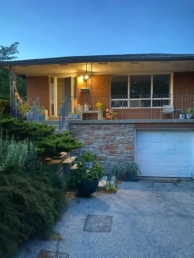 room 4 rent in Long Term Rentals in City of Toronto - Image 2