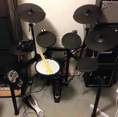 Roland TD-11 kx -Excellent condition -Comes with extra crash cymbal/ stand -Gibraltar double kick -M...