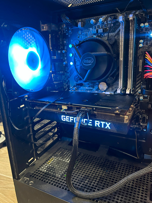 PC Gaming ( RTX 3060ti, i5 7400, 16GB DDR4) dans Ordinateurs de bureau  à Ville de Montréal