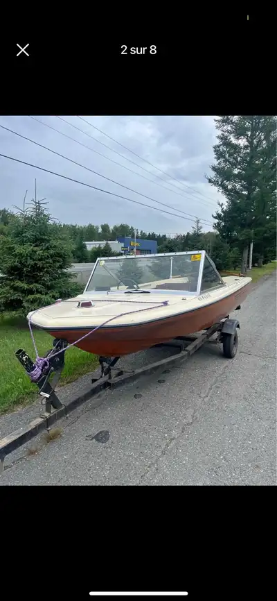 Bateau Radar II en fibre de verre, environ 15 pieds, style vintage/classique, très beau potentiel. I...