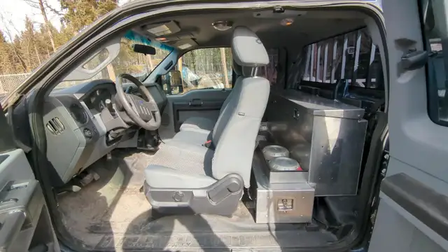 2014 Ford 250 Ex Conservation Truck!! in Cars & Trucks in Williams Lake - Image 5