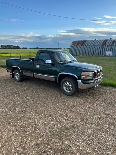 2002 GMC SIERRA 1500 SLE. 2wd, 5.3L Power windows/locks Good cloth interior Power seats, A/C 265,000...