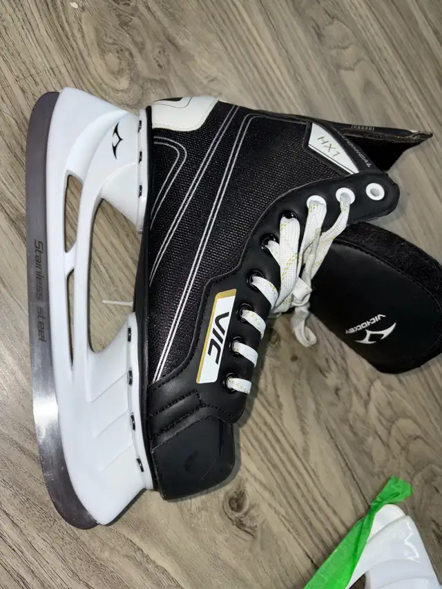 Vichockey ice skates patins de glace (6) in Skates & Blades in City of Montréal - Image 3