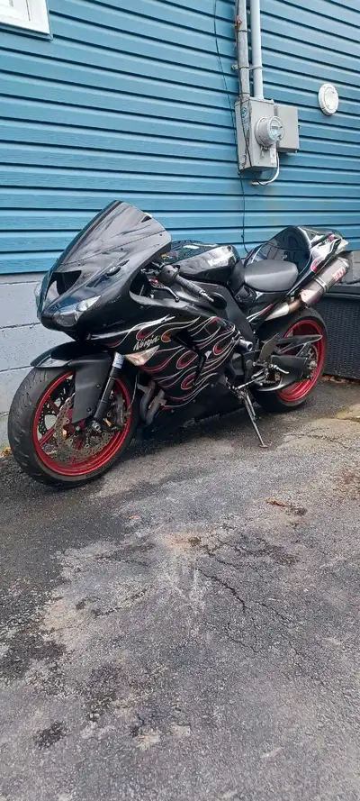 Just replaced fork seals and brand new front EBC brake pads, installed custom license plate bracket...