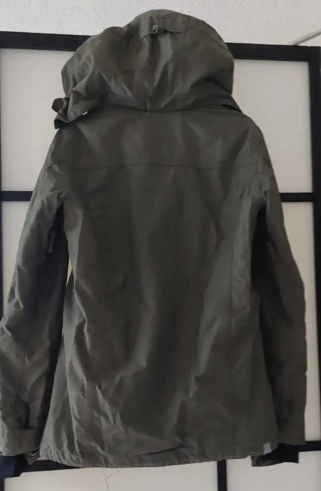 ROXY  Womens Winter Jacket in Women's - Tops & Outerwear in Edmonton - Image 7