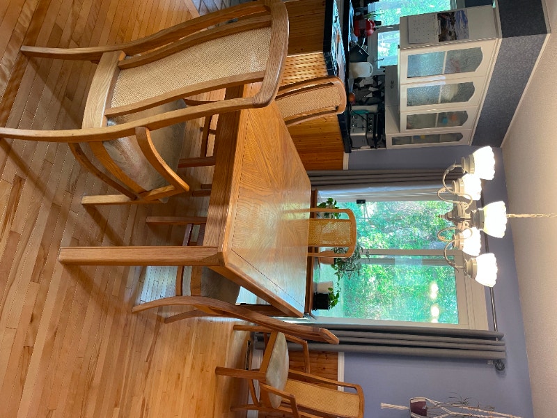 Seats up to 8 Extendable Oak Table, 6 chairs and matching hutch