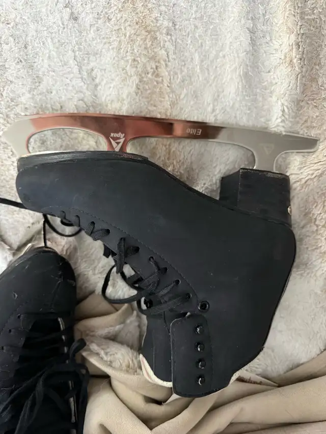 Jackson ultimate men’s sued supreme figure skates in Skates & Blades in London - Image 3