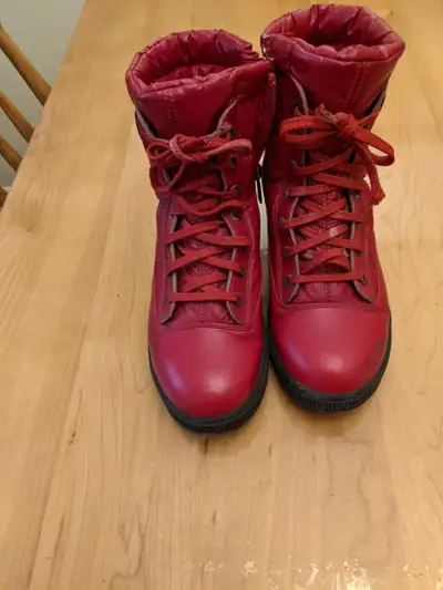 Bottes Olang avec crampons taille 37, View more