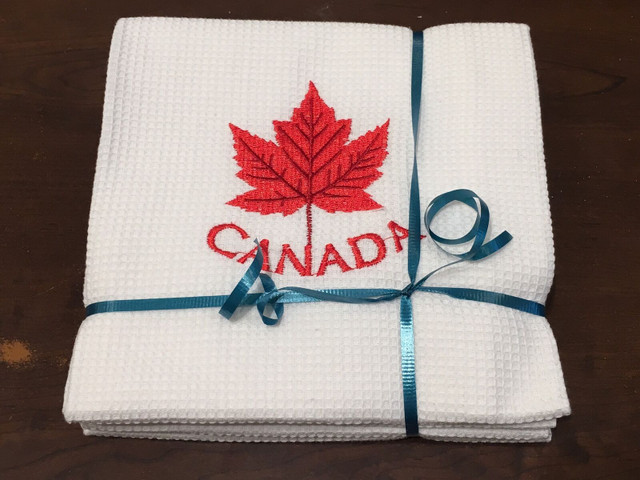 Brand new Canadian souvenir gifts hand towel with Maple leaf in Other in Mississauga / Peel Region - Image 2
