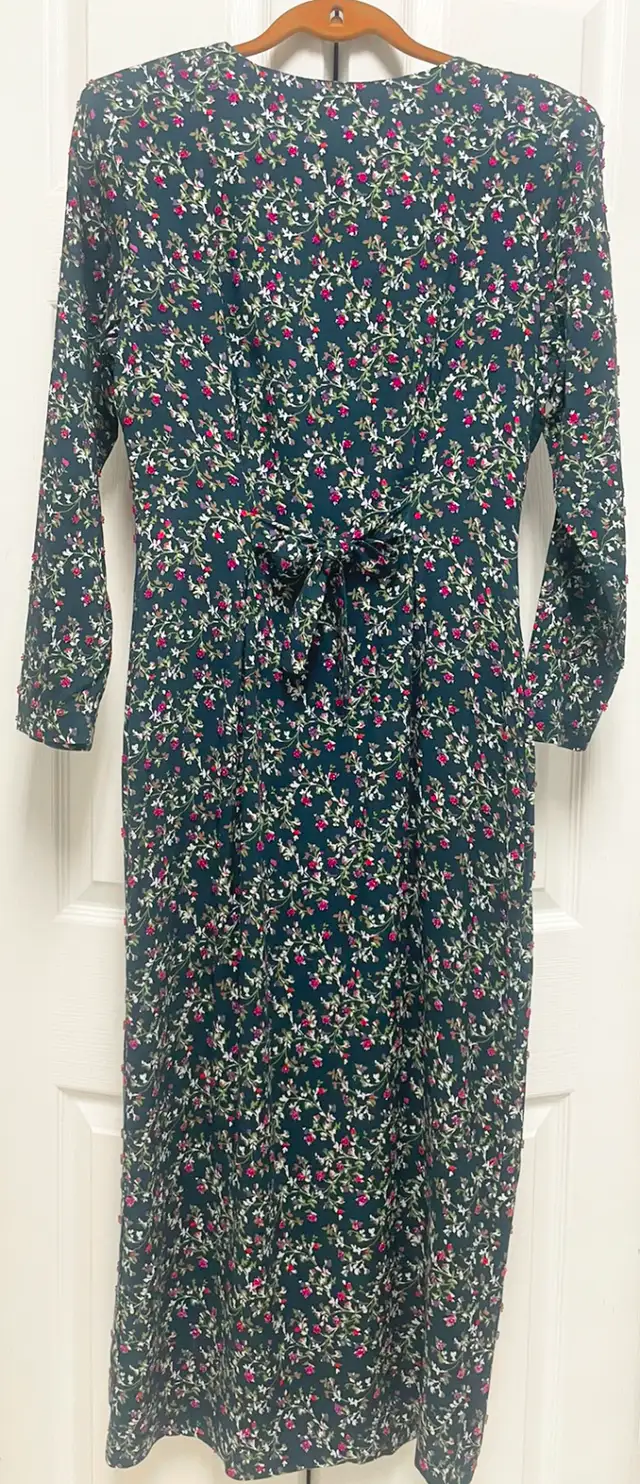 Beaded Floral Print Dress, size 7 in Women's - Dresses & Skirts in Delta/Surrey/Langley - Image 4