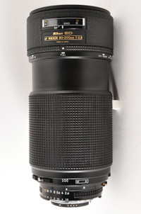 Lentille Nikon ED AF 80-200mm 1:2.8  Full Frame