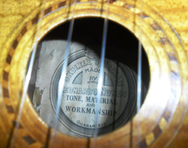 Vintage 1920s Leonardo Nunes Hawaiian Koa wood ukulele/ukelele dans Cordes  à Ville de Montréal - Image 2