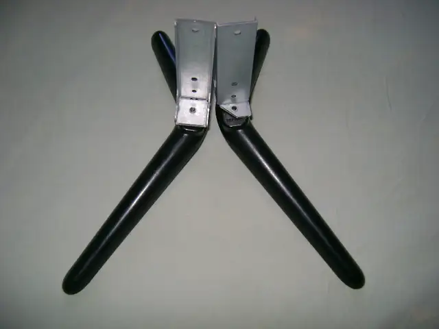 TV Stand/Legs for SYLVANIA LED UHD TV in TVs in City of Toronto - Image 2