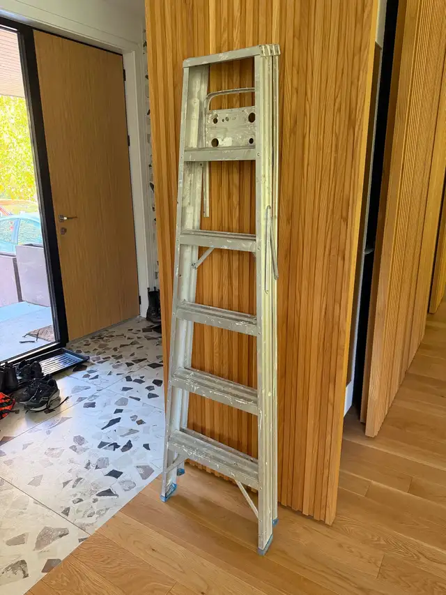 Step Ladder - 6ft Reynolds aluminum in Ladders & Scaffolding in Oakville / Halton Region - Image 4
