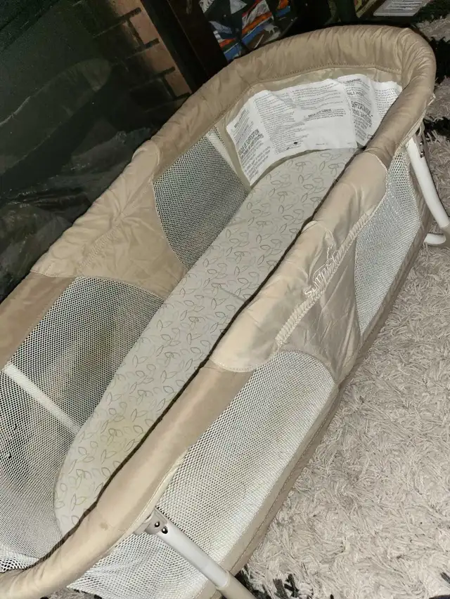 Bassinet in Cribs in Napanee - Image 3