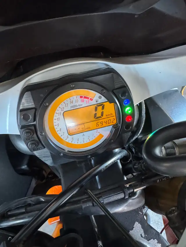 2004 Kawasaki zx6R (636) in Sport Bikes in Medicine Hat - Image 9