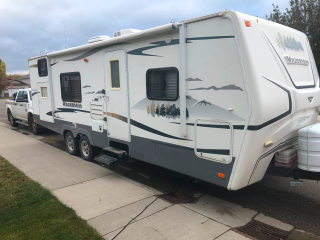 2009 hardwall bunk model extreme edition. Excellent shape. in Travel Trailers & Campers in Lethbridge - Image 3
