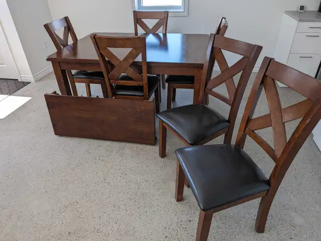 Table de cuisine en bois in Dining Tables & Sets in Shawinigan - Image 3