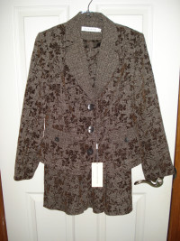 NEW Laura Petites 2 Piece Suit, Jacket and Skirt, Size 2