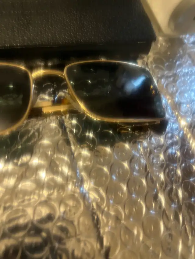 British Columbia Sale, Burberry Aviator Frame Sunglasses, Gold in Women's - Bags & Wallets in Revelstoke - Image 3