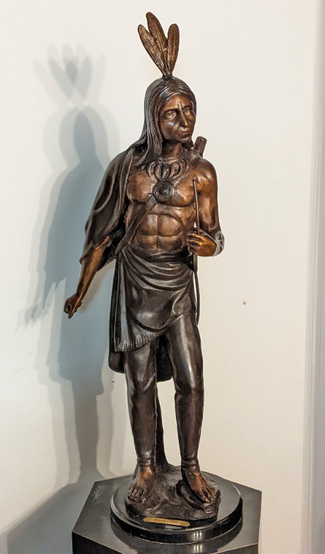 SCULPTURE d'un INDIEN en BRONZE de CHARLES MARION RUSSELL, H-33' dans Art et objets de collection  à Lévis