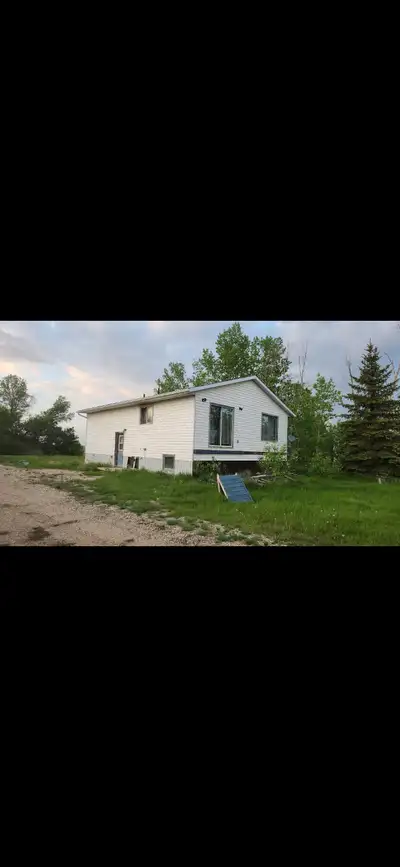 Home for Sale to Be Moved Solid bi-level home available to be moved. Great opportunity for an acreag...