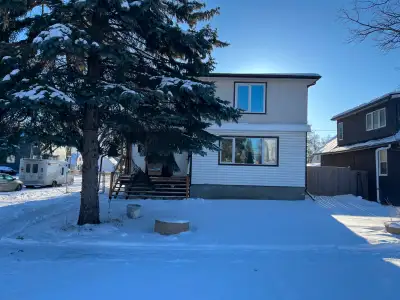 Welcome home to 972 Carter Avenue! This bright and spacious 3-bedroom upper unit in a well-maintaine...