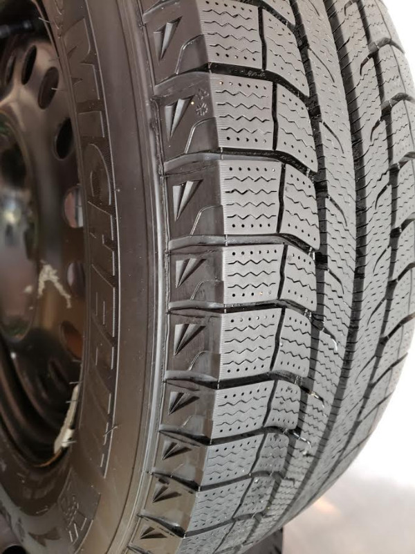 **225/65/R17 WINTER MICHELIN X-ICE TIRES ON RIMS in Tires & Rims in Kingston - Image 2