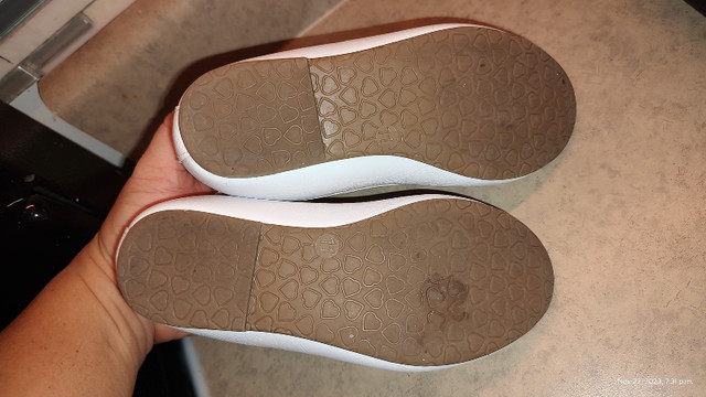Size 11 white elegant shoes like new in Clothing - 5T in Oakville / Halton Region - Image 2