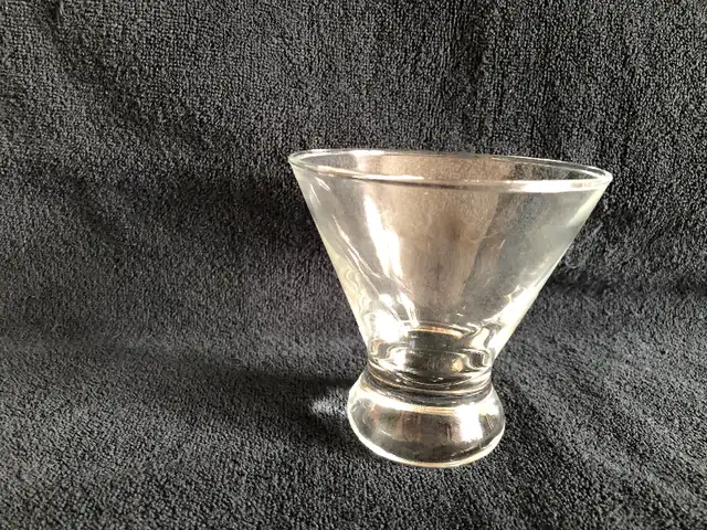 Cocktail Glasses - set of 4 (Brampton) in Other in Mississauga / Peel Region - Image 3