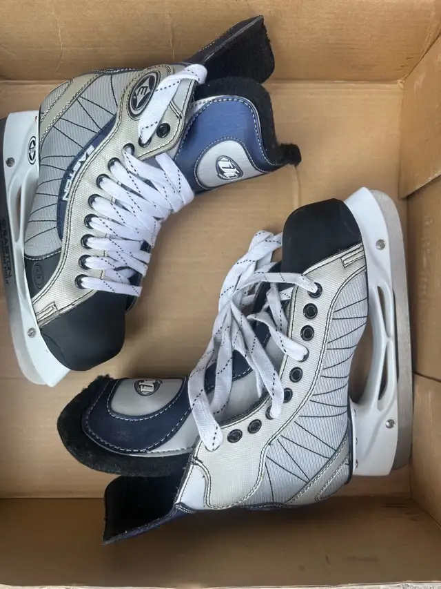 NEW- Easton Hockey Skates Junior 63735877027075121