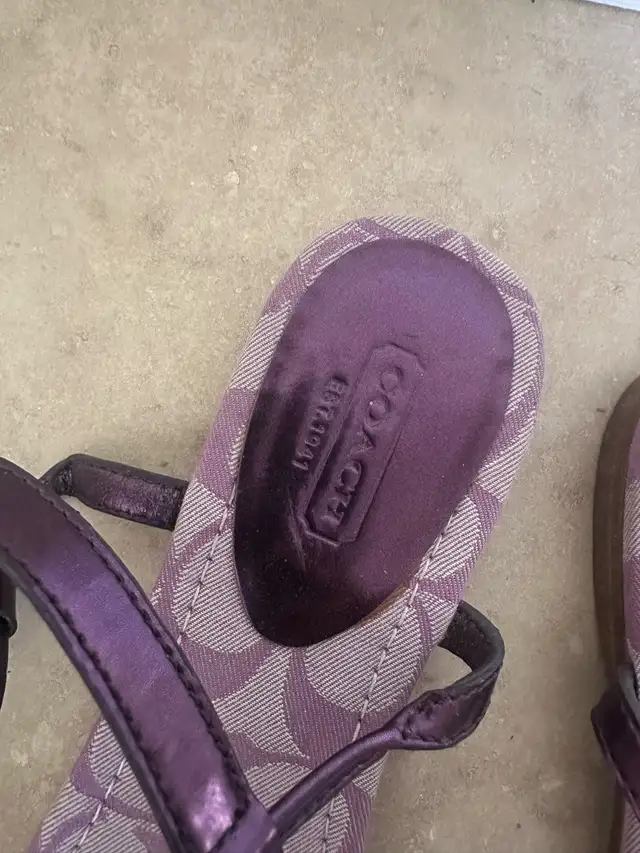 Coach sandals women’s shoes slippers size 7.5 in Women's - Shoes in City of Toronto - Image 4