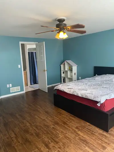 **Room for Rent - Master Bedroom - No Nonsense!** Spacious master bedroom available for rent. Ideal...