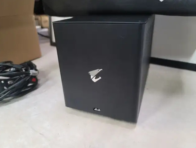 Lightly used Gigabyte AORUS RTX 3090 external card for laptops in System Components in Mississauga / Peel Region
