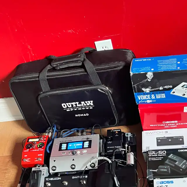 all pedals are wireless plus rechargeable Pedalboard and more  in Guitars in Ottawa - Image 2