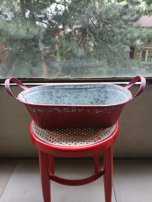 2 Metal Flower Boxes/Baskets in Outdoor Décor in City of Toronto - Image 5