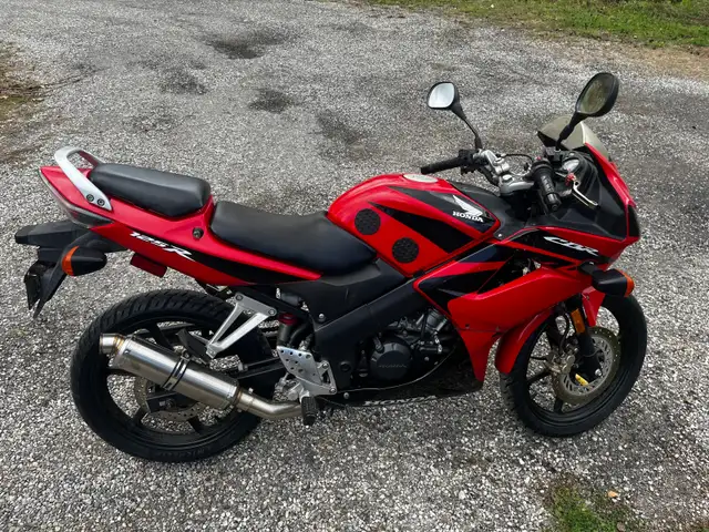 Honda CBR125R in Sport Bikes in Oakville / Halton Region - Image 3